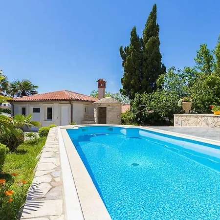 Mit Pool, Klima, Grillplatz, Balkon Apartament