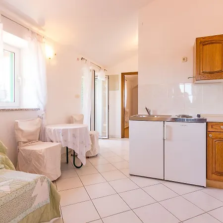 Lägenhet Mit Pool, Klima, Grillplatz, Balkon Medulin