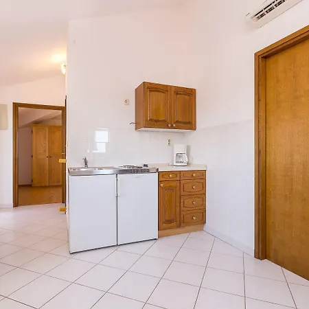 Mit Pool, Klima, Grillplatz, Balkon Apartment Medulin