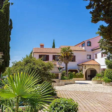 Mit Pool, Klima, Grillplatz, Balkon Lägenhet Medulin