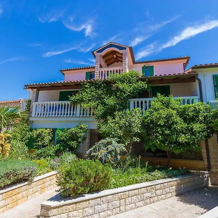 Mit Pool, Klima, Grillplatz, Balkon Medulin