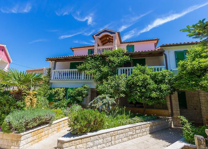 Mit Pool, Klima, Grillplatz, Balkon Medulin