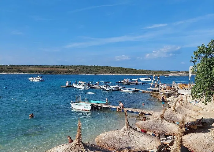 Lägenhet Mit Pool, Klima, Grillplatz, Balkon